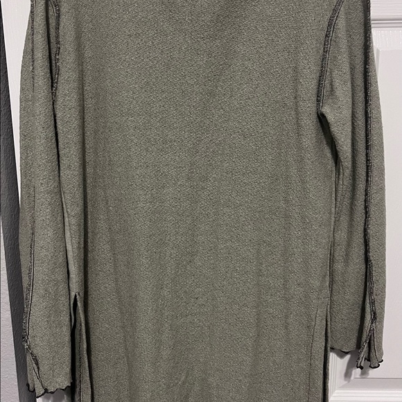 Krakerz light green sweater in medium - Picture 5 of 6